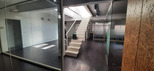 Oficina De 221 M2. En Casco Histórico. Ideal Para Renta.