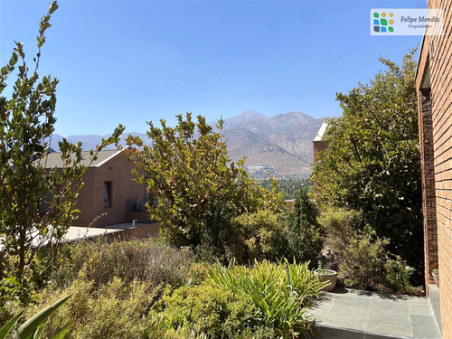 Impecable En Condominio 5 Dorm. Servicio Y Sala De Estar.