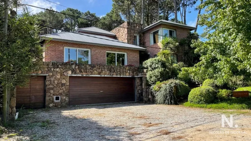 Excelente Casa En Venta En Lugano.