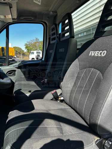 Iveco Daily 35s14 Ano 2015 Com Baú De 3,90 Mt