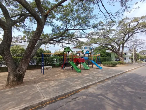 Casa En Arriendo En Prados Del Este. Cod A30500
