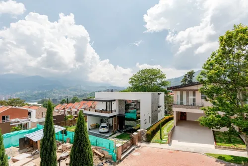 Casa En Venta En La Estrella. Cod V4036
