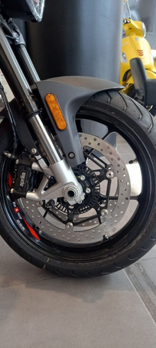 Imagen 9 de 16 de Aprilia Shiver 900 2020