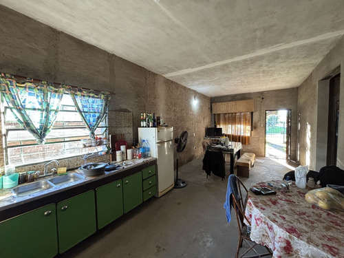 Casa En Venta 2 Dormitorios, Garaje Pasante Y Jardín!