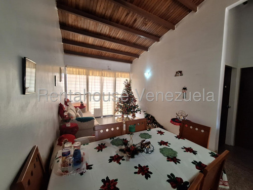 Cómoda Casa En Venta En Urbanización Cerrada De Cabudare La Mora Gabriela C