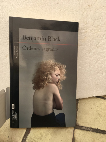 Benjamin Black, Órdenes Sagradas