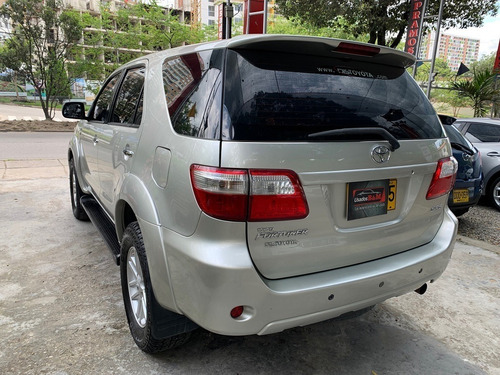 Imagen 4 de 11 de Toyota Fortuner 2011