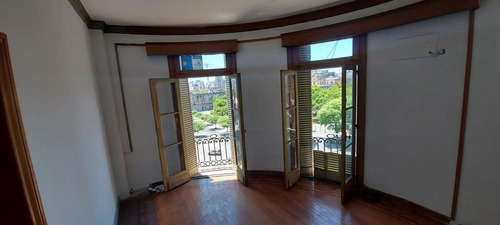 Imagen 25 de 29 de Avenida Rivadavia Al 3000 Y La Rioja 150 M2 4 Ambientes