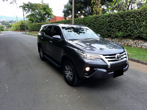 Toyota Fortuner 2.4 Sw4 Street 4x2