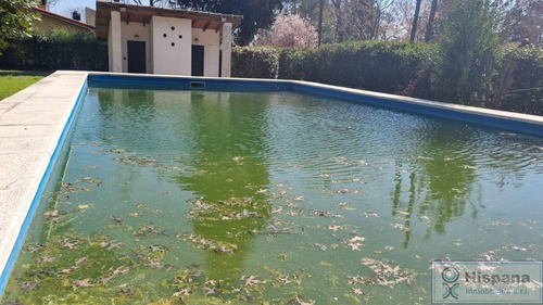 Hermosa Casa En Venta Sobre La Calle J.r Jimenez, En El Barrio Los Jazmines. Del Viso, Pilar