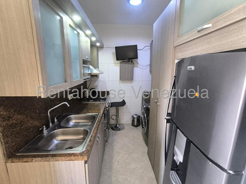 Ab Acogedor Apartamento Con Estilo Concepto Abierto, En La Urbanización El Parral, Hermosa Vista Panorámica, Cocina Empotrada Equipada Con Tope De Granito