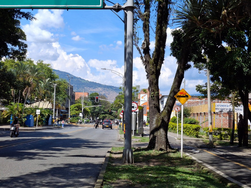 Apartamento Esquinero En Venta Belén Rosales - Medellín