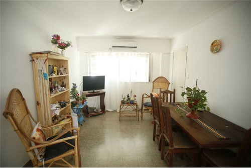 Departamento En Venta De 2 Dormitorios En La Plata