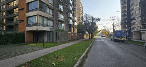 Bien Ubicado, A Pasos Gran Avenida, Vista Oriente