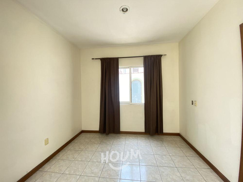Casa En Jardín Real, Zapopan Con 4 Recámaras, 220 M², Id: 153696