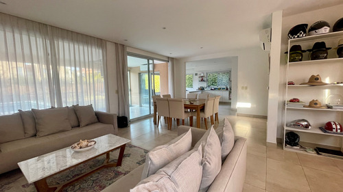 Casa En Alquiler En Los Sauces, Nordelta, Tigre