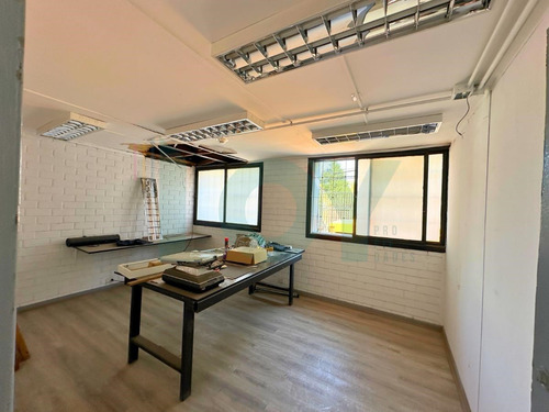 Galpon En Arriendo En Ñuñoa. Bodega Con Oficina Av. Marathon