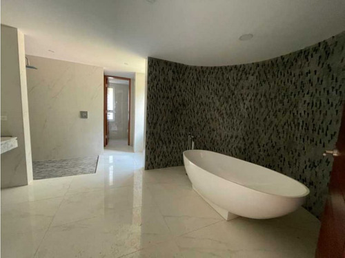 Se Alquila Apartamento.650m/6h/7b/4p. Los Chorros.