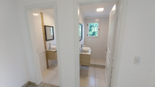 Venta Casa 2 Dormitorios Sierra De Los Padres Con Cochera
