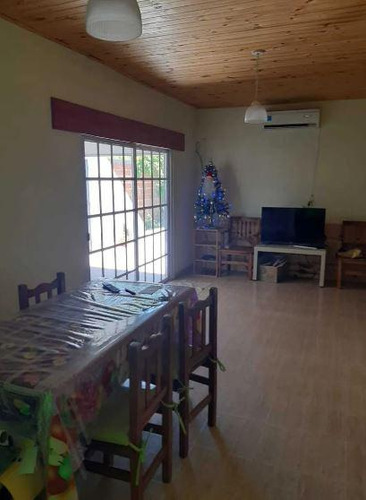 Casa En Venta - 3 Dormitorios 2 Baños - Cochera - 144mts2 - Villa Elvira