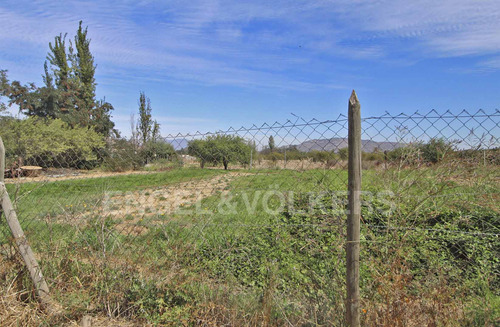 Casa De Campo En Amplio Terreno