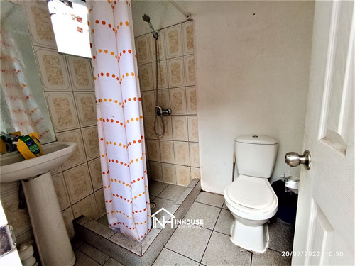 Casa En Venta De 8 Dorm. En Santiago
