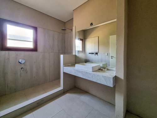 Impactante Casa De Diseño A Estrenar - Club De Campo San Francisco, Pilar - Apta Crédito Hipotecario -