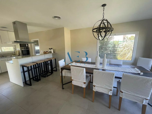 Venta Y Alquiler De Casa En Costa Esmeralda Barrio Senderos 3
