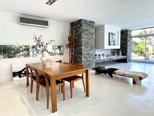 Moderna Casa Al Lago En Venta En Santa Barbara