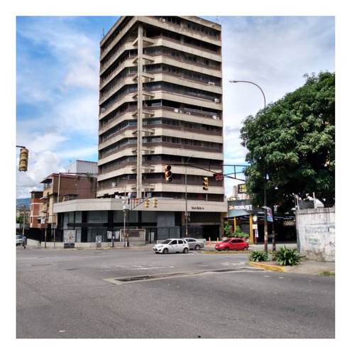 Vende Oficina 85m2. Ubicado Piso 10, A/a Central Al Final De La Av Rómulo Gallegos, Cerca Estación Del Metro