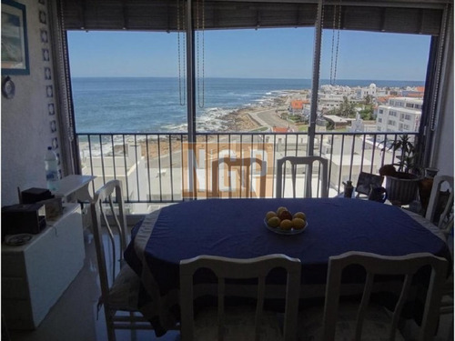 Departamento En Punta Del Este, Torre Cuenta Con Todos Los Servicios.-ref:16525
