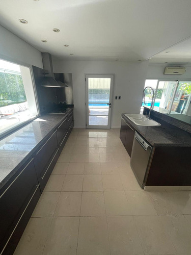 Venta Casa 4 Dormitorios Solar Del Bosque Con Cochera