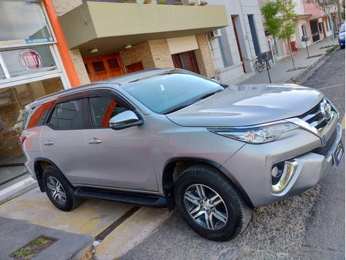 Imagen 3 de 19 de Toyota Sw4 2018 2.8 Sr 177cv 4x4
