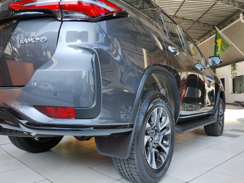 Toyota Hilux SW4 2.8 D-4D TURBO DIESEL DIAMOND 7L 4X4 AUTOMÁTICO