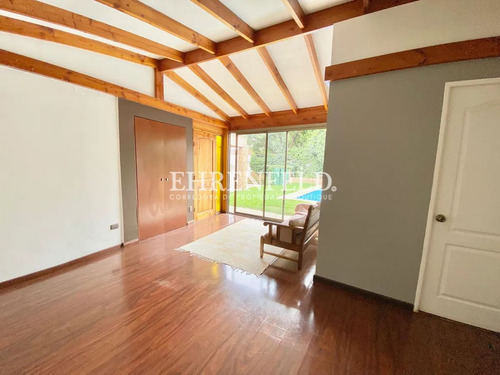 Los Romeros, Concón. Casa De Cómodos Espacios