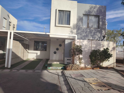 Hermosa Casa En Sector Residencial (94672)