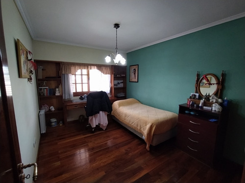 Chalet De Categoría En Bernal Oeste