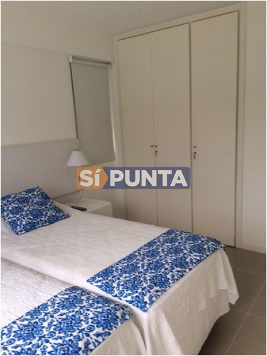 Imagen 13 de 24 de Apartamento En Edificio Con Todos Los Servicios