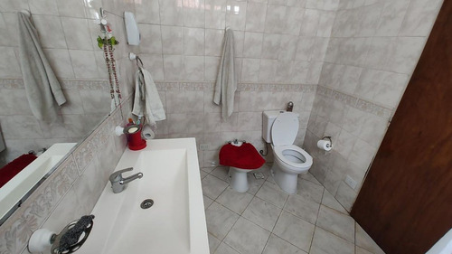 Venta De Chalet Y Dos Monoambientes.-