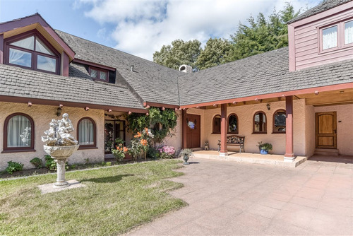 Casa En Venta De 7 Dorm. En Puerto Varas