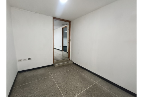 Oficina En Alquiler En La Urbina 150 Mts