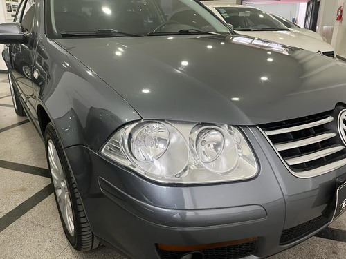Volkswagen Bora 1.8 Highline T Tiptronic Cuero 1°dueño