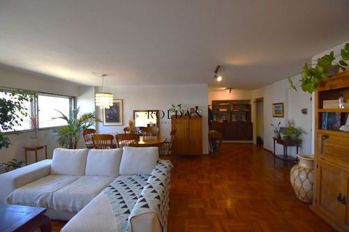 Apartamento Venta Centro 4 Dormitorios Piso Alto Sobre Avenida 18 De Julio