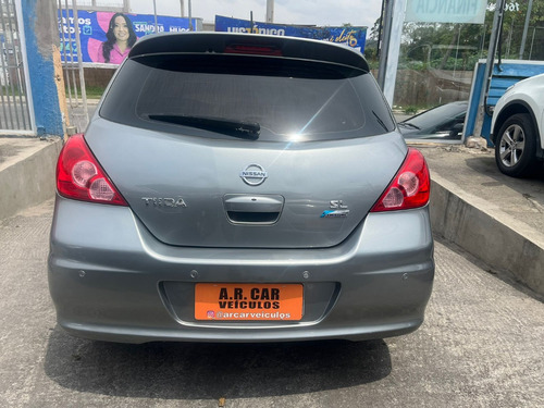 Nissan Tiida 1.8 Sl Flex 5p
