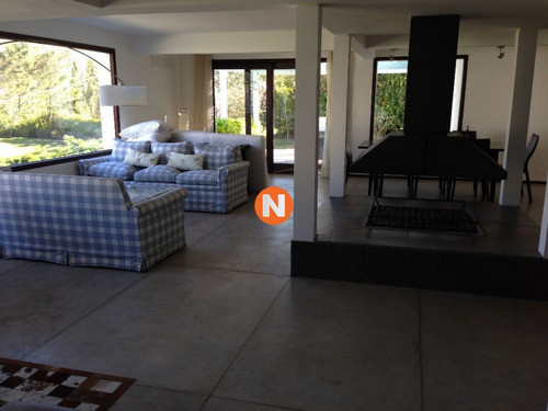 Casa En Venta, Rincón Del Indio, Punta Del Este, 4 Dormitorios.- Ref: 208745