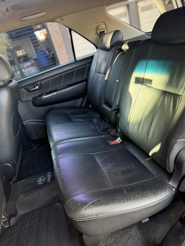 Toyota Hilux SW4 2.7 Srv Cuero Vvti 4x2 4at 5 Asientos
