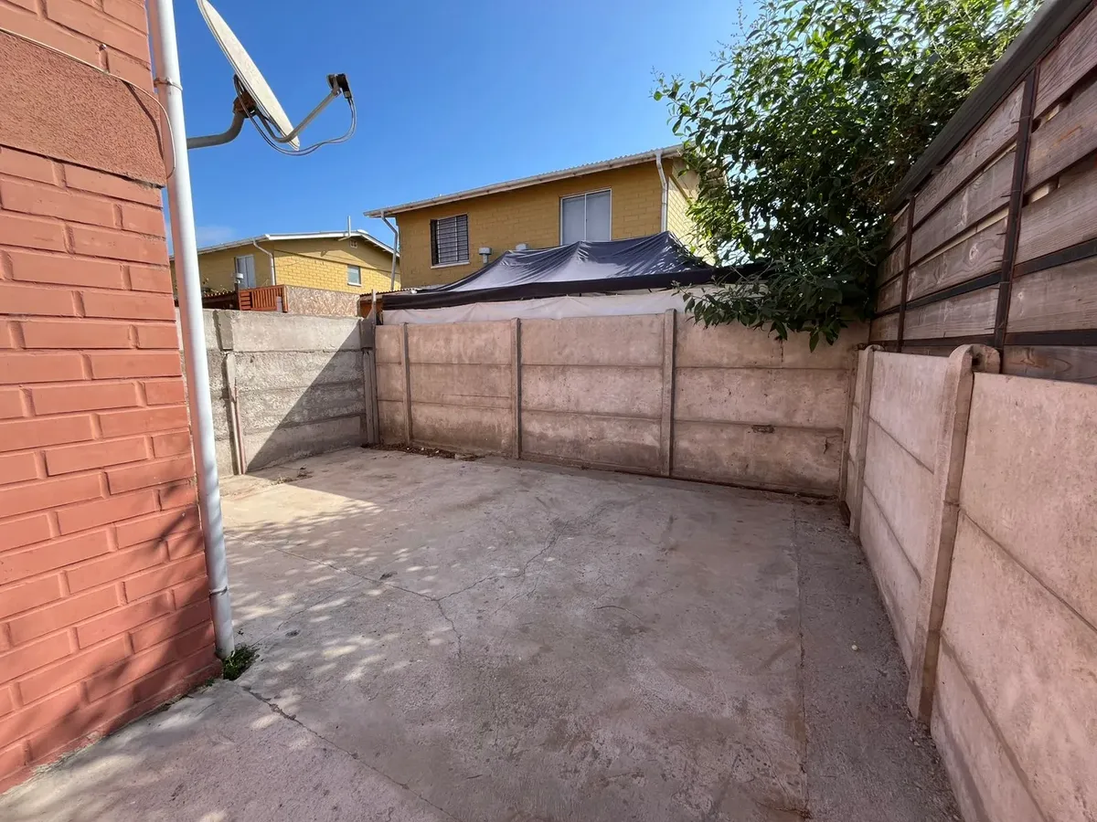 Imagen 3 de 16 de Casa De 2 Pisos, Cerca De Todo