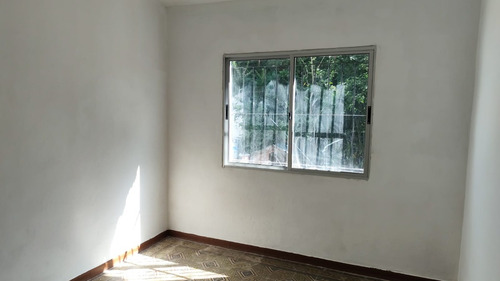 Rias Altas, Sobre Avenida Lézica, Buena Casa Al Fondo De 2 Dormitorios!!