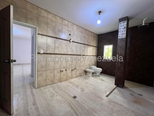 Rent-a-house Vende Bellísima Casa, Pozo De Agua, Urb. El Recreo, La Victoria, Estado Aragua, 25-21531 Gf.