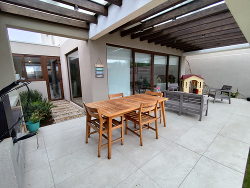 Casa Moderna Y Segura En El Mejor Sector De Concón